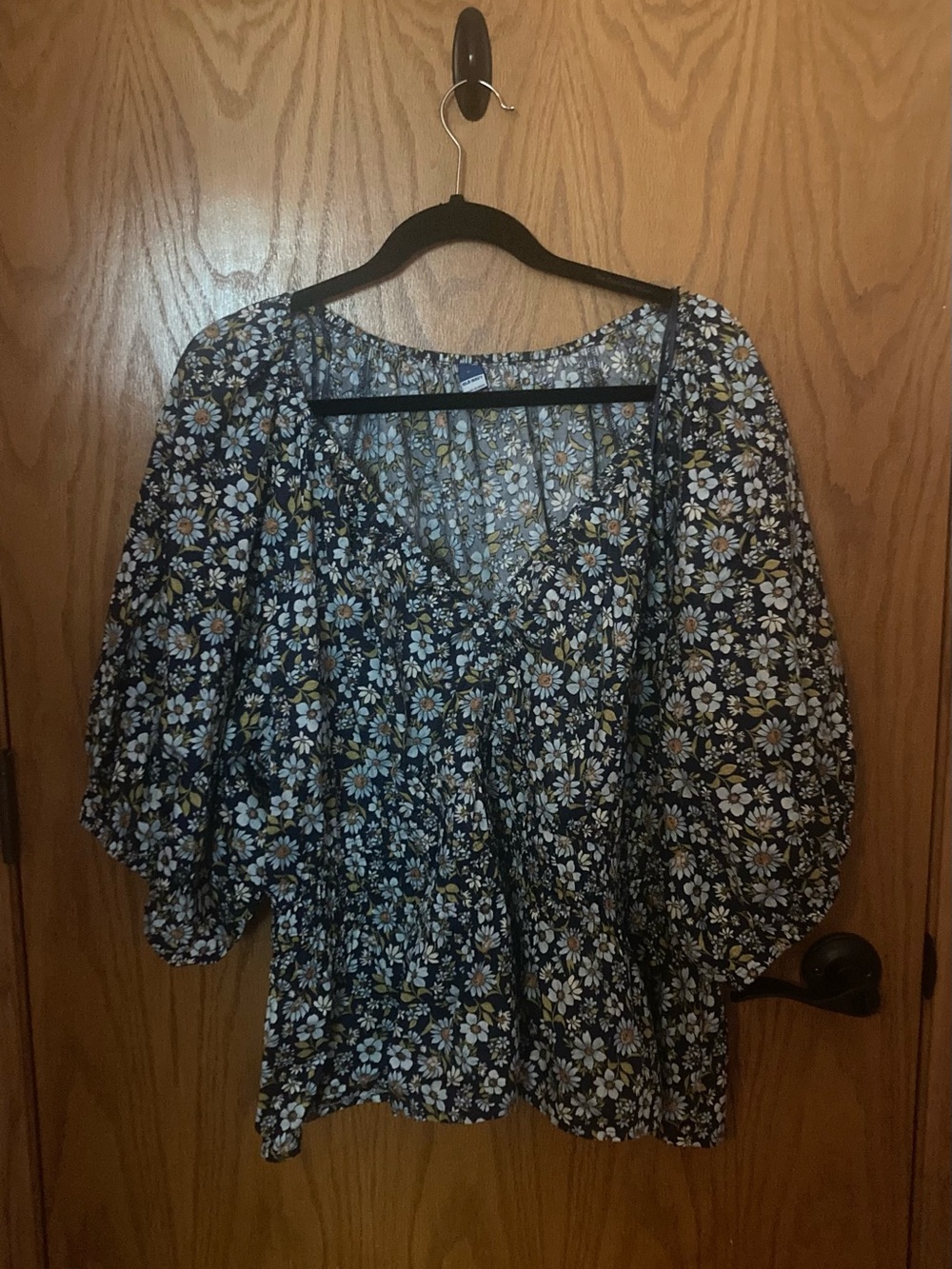 Old Navy Smocked V-Neck Blue Floral Peplum Top. NWOT.  3X